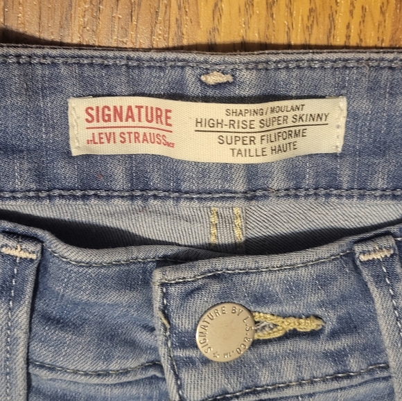 Levi's High Rise Super Skinny Distressed Women's Denim Jeans W29 L28.5 B45 - Picture 5 of 11